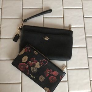 Wristlet coach black floral and floral